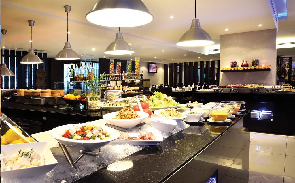 Asiana Hotel Dubaj Exteriér fotografie A buffet at a hotel